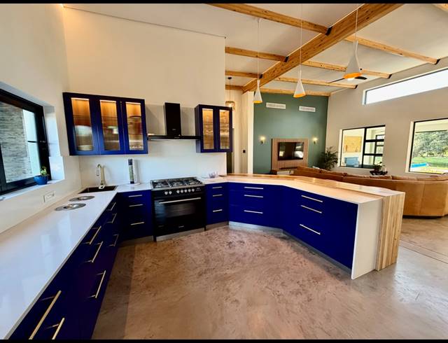 10,080M² SMALLHOLDING FOR SALE IN MORNING STAR